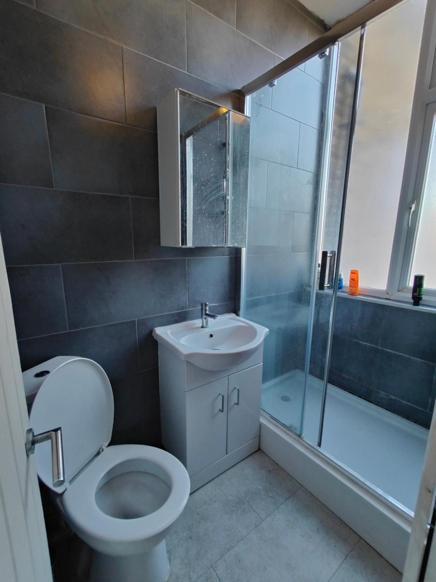 Large House In London's Trendiest Area * Londra