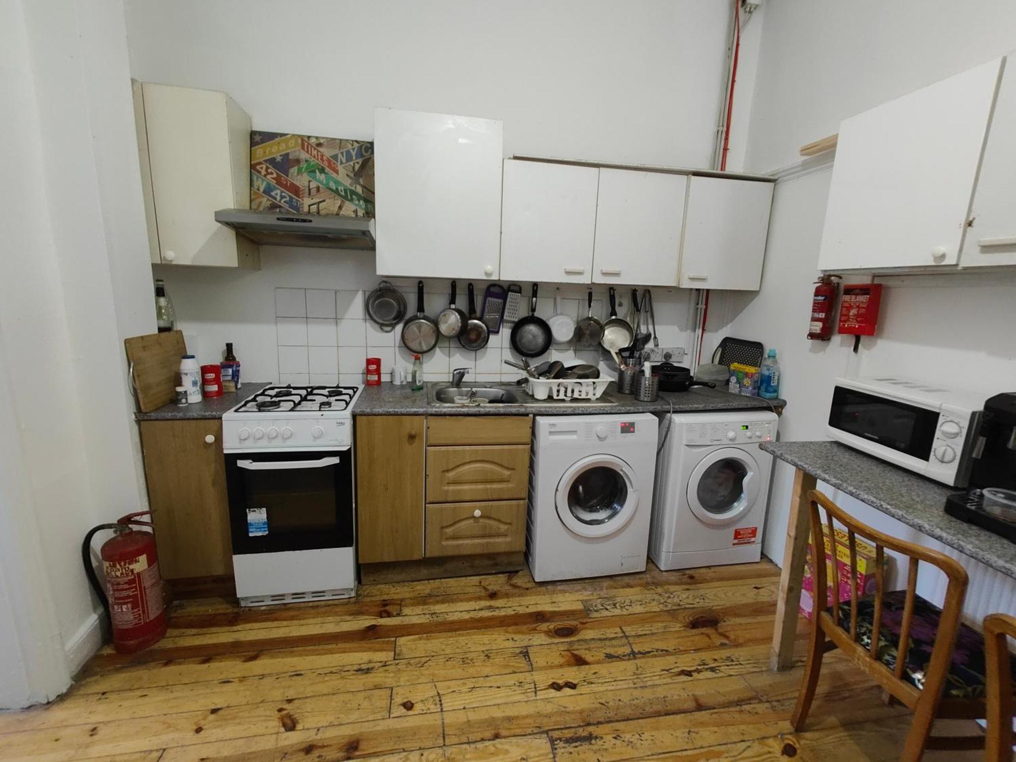 Large House In London's Trendiest Area * Londra